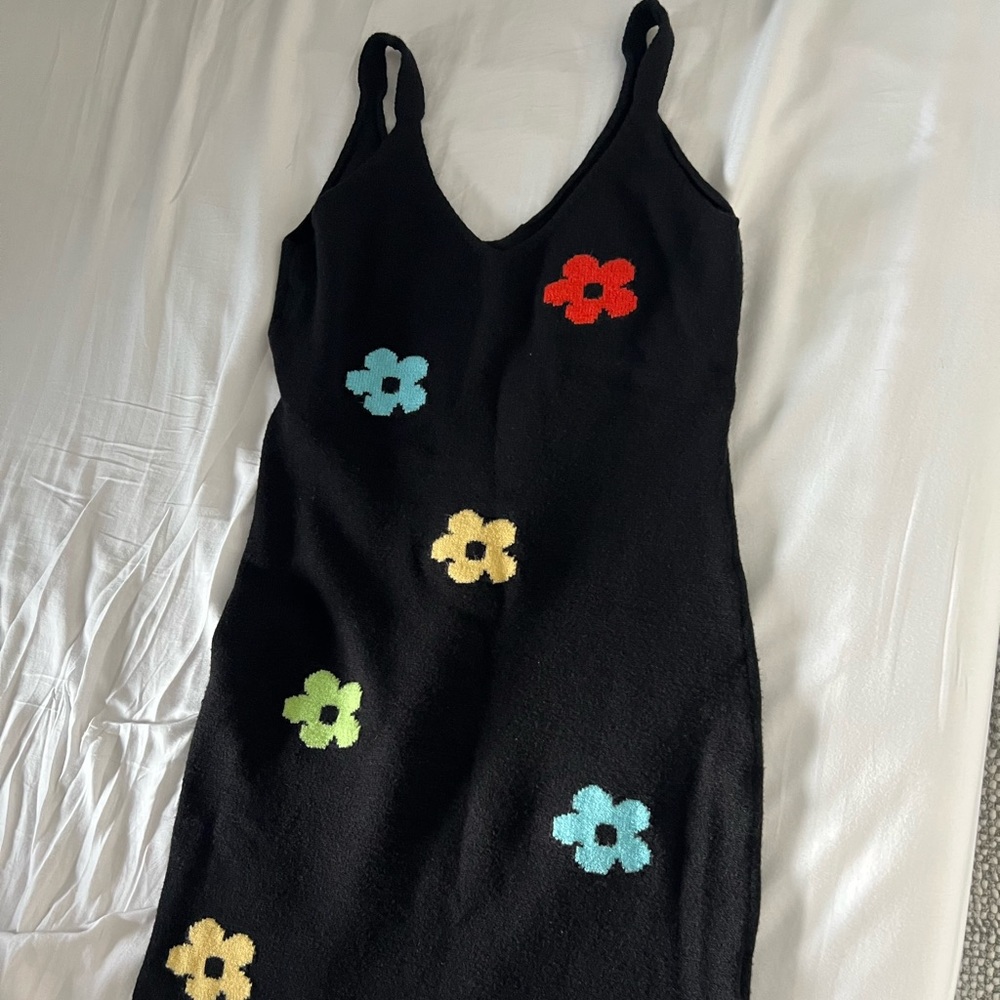 Floral Midi dress ! hugs your body. below the knee Knit Fabric V-neck.